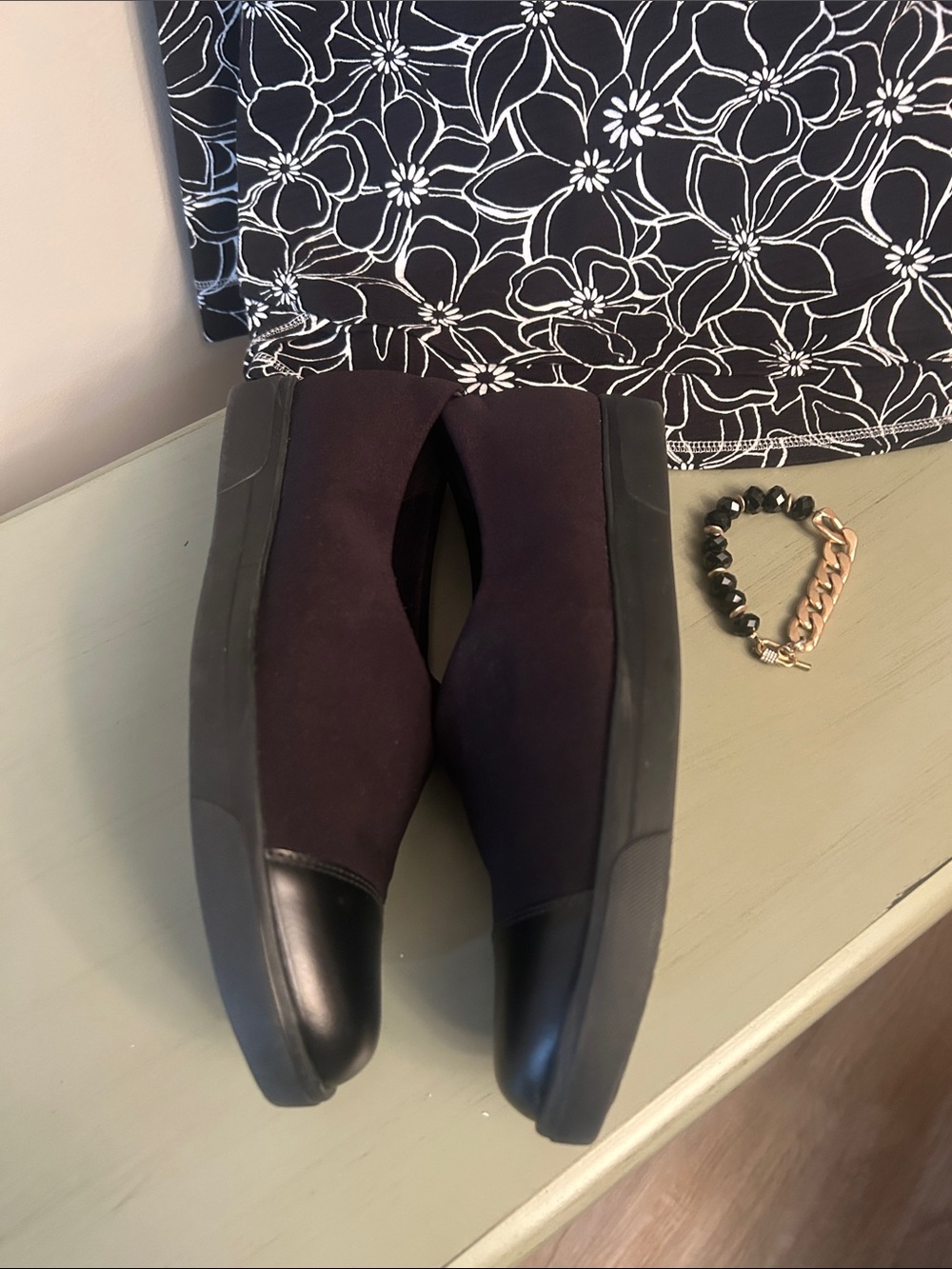 Munro Women's Dark Black Slip-On Flats with Black Cap Toe - Picture 3 of 6